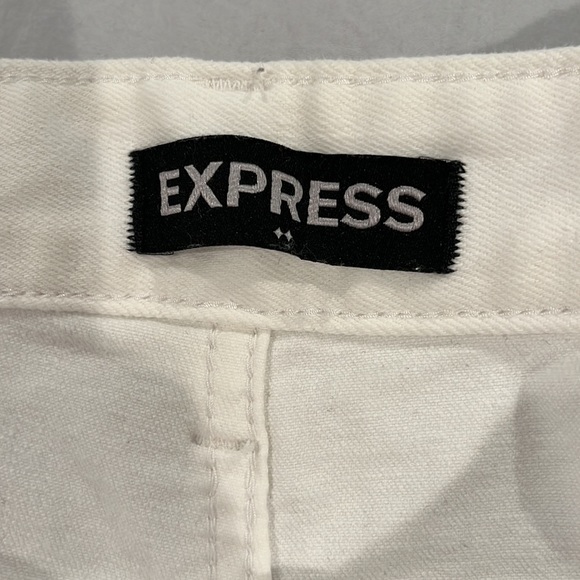 Shorts - Picture 3 of 4